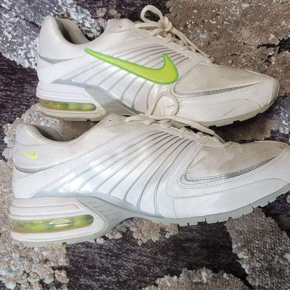 Nike shoes - Picture 2 of 8